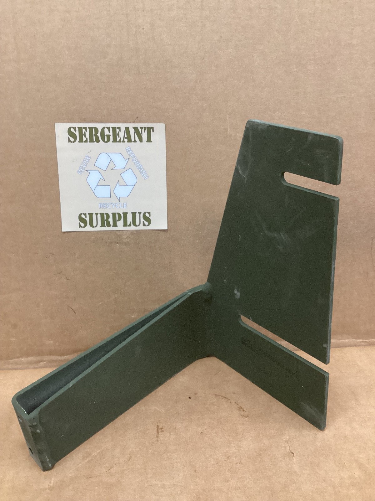 Bracket, rifle mount B-Pillar(R)/HMMWV 5340-01-432-4426