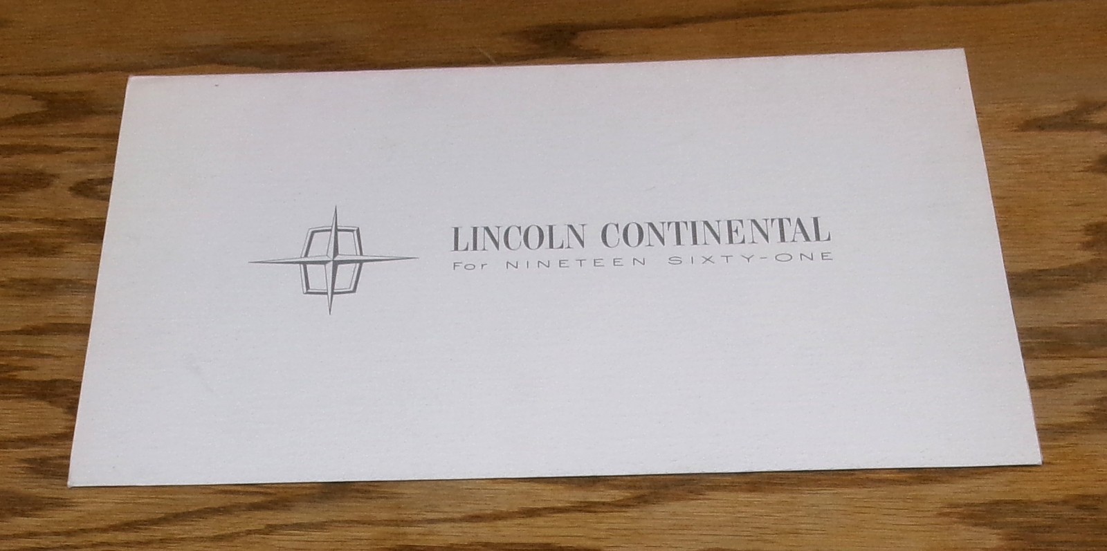 Original 1961 Lincoln Continental Deluxe Sales Brochure Folder 61