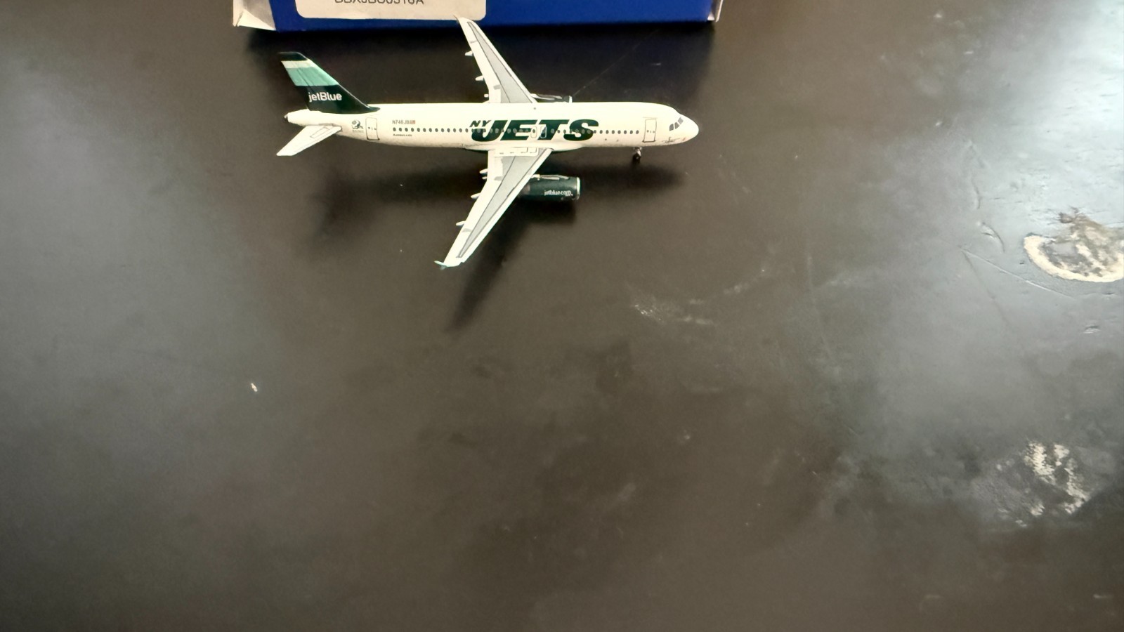 Jet Blue A320 N746JB scale 400 NY JETS logo (rare)  By Blue box