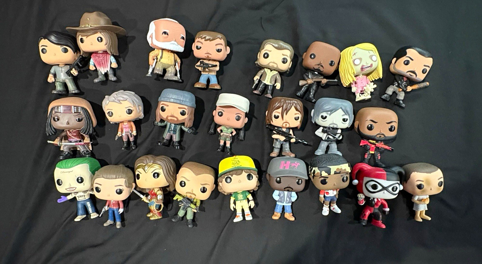Funko Pop LOTT of 24 Walking dead and extras
