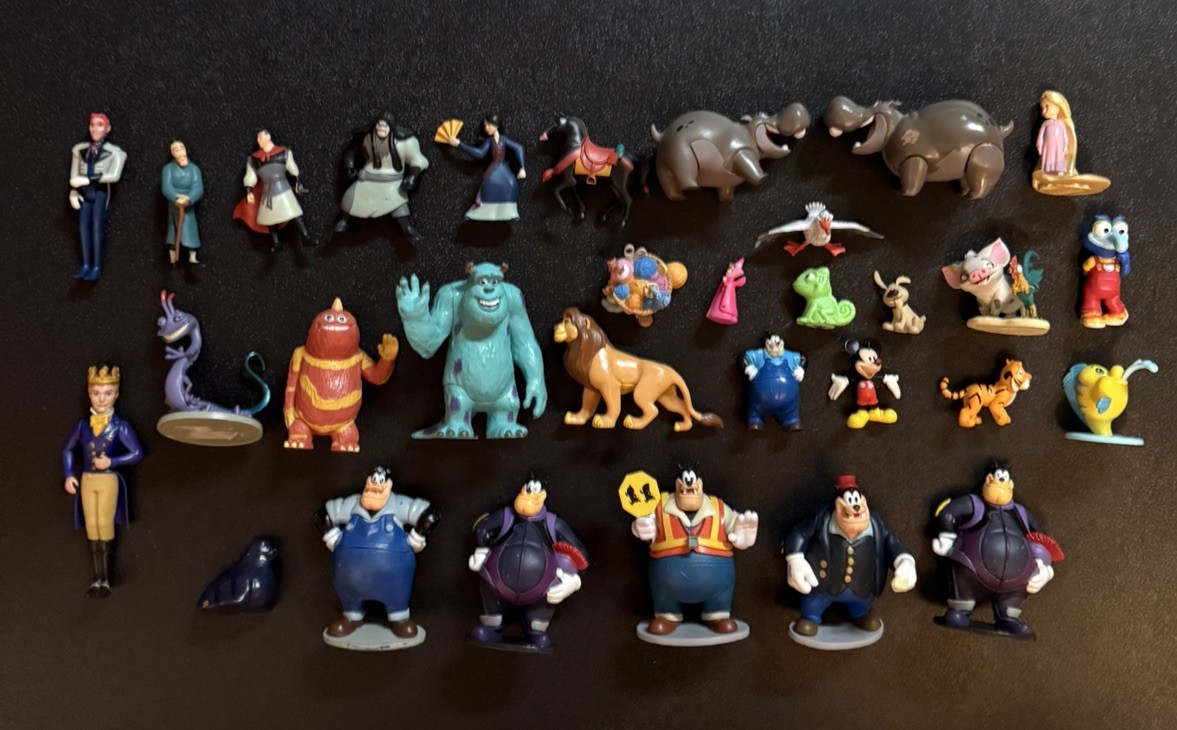 Lot Of 30 Disney PVC collectible Figures