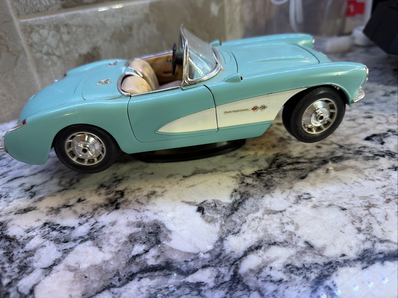 Burago 1957 Turqouise Corvette Diecast Convertable Doors & Hood Open 1/18 Scale