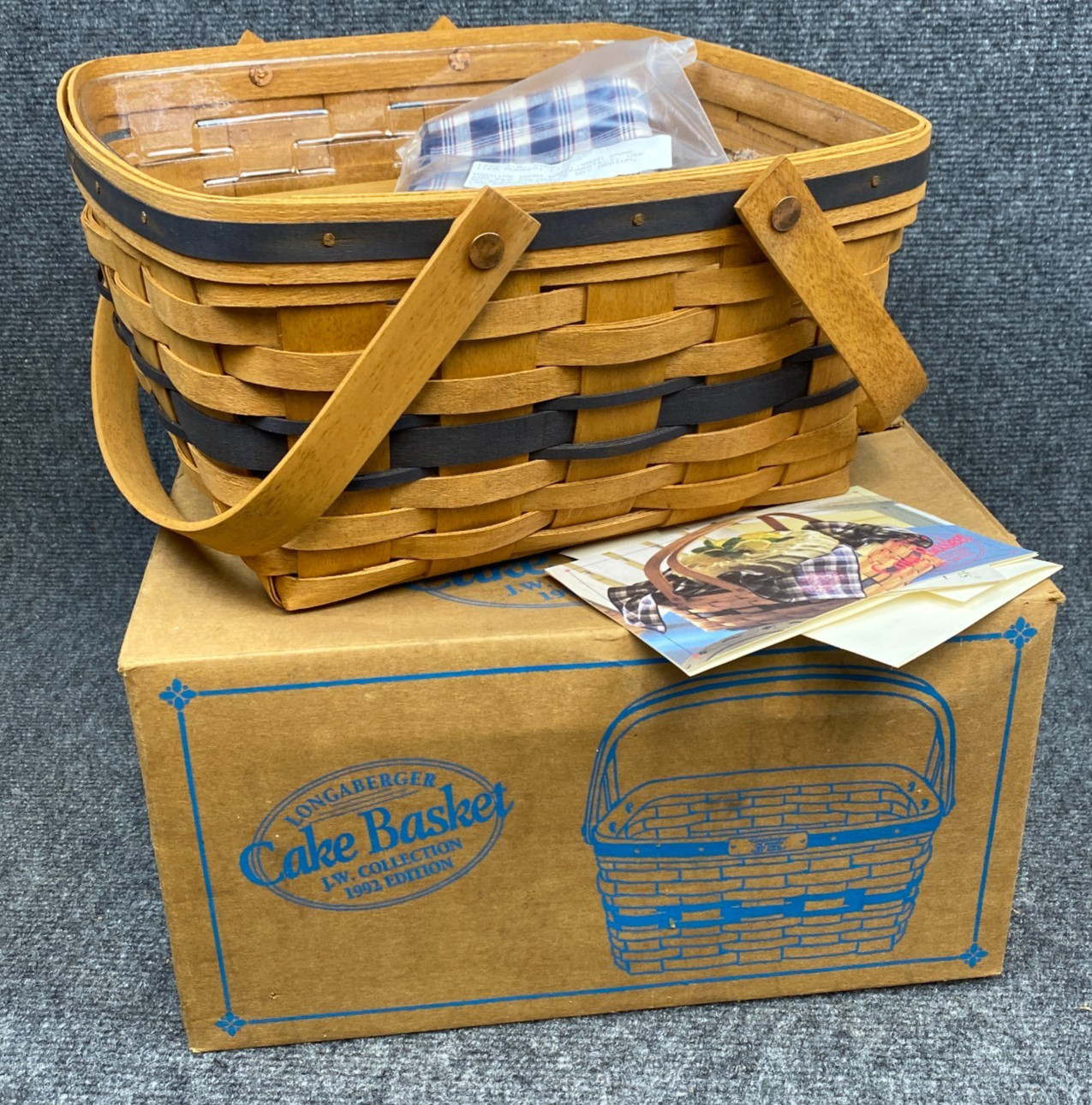 Longaberger 1992 JW Collection Cake Basket  w/Riser, Liner, Protector, & Box New