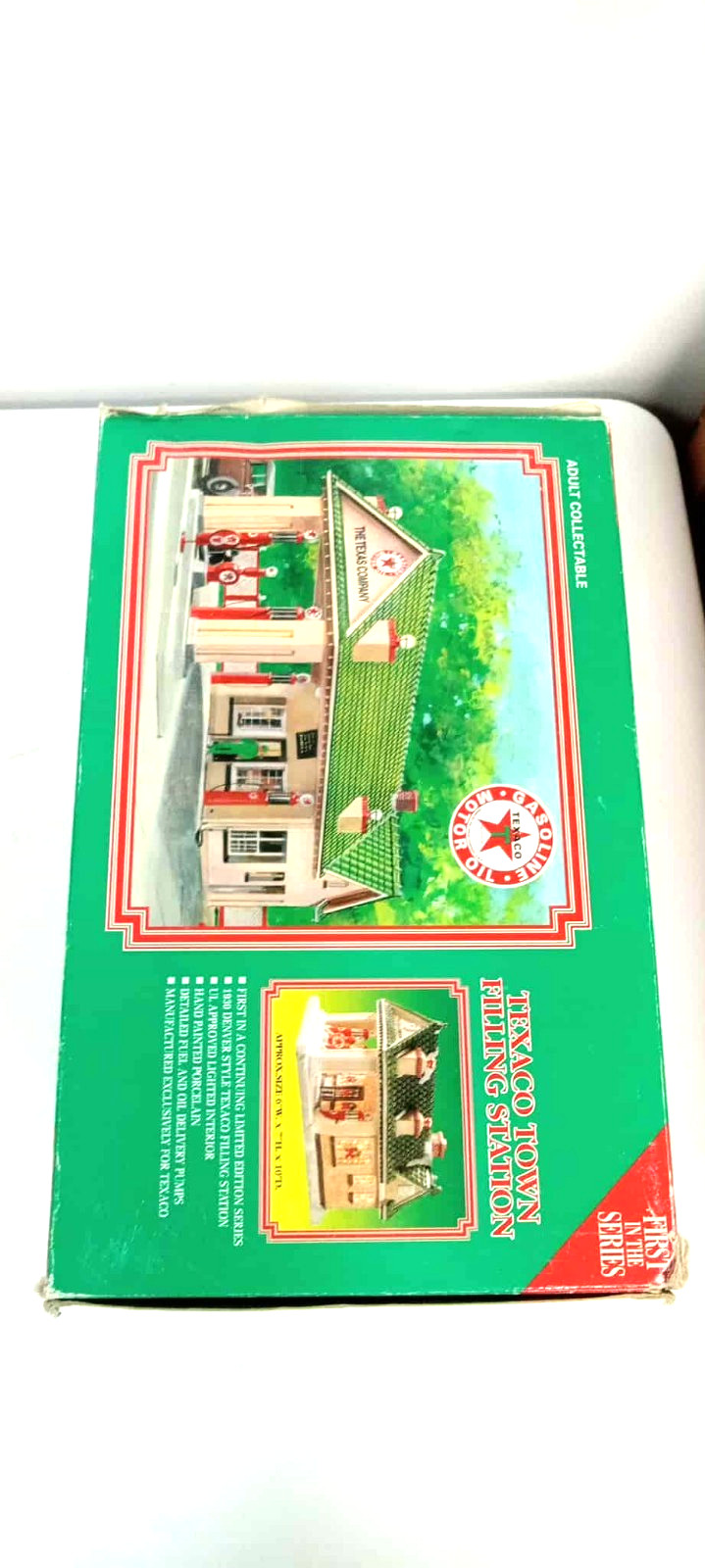 1995 used Texaco Town Filling Station Christmas First series w/light porcelain