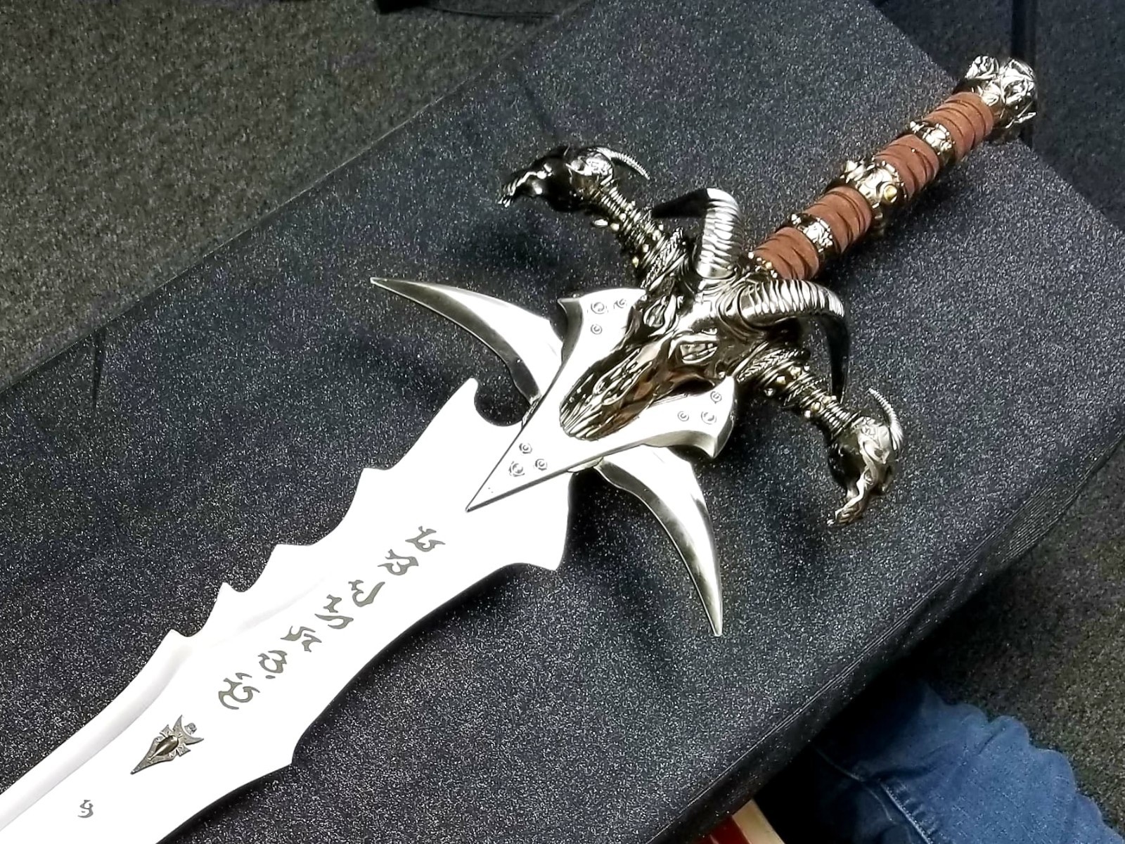 World of Warcraft The Lich King Frostmourne Steel Replica Sword