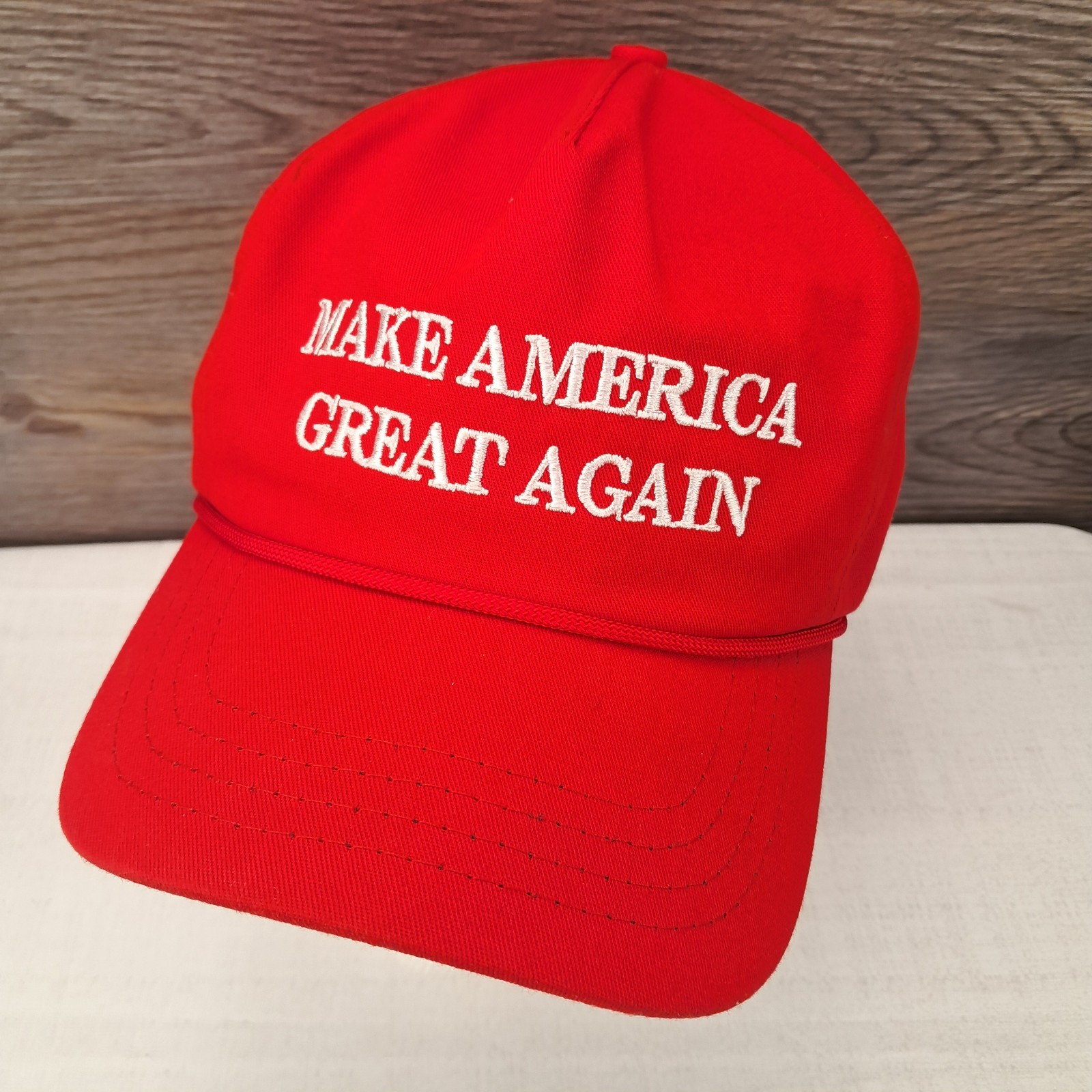 Official Authentic Cali-Fame Make America Great Again / MAGA Red Hat - 2016