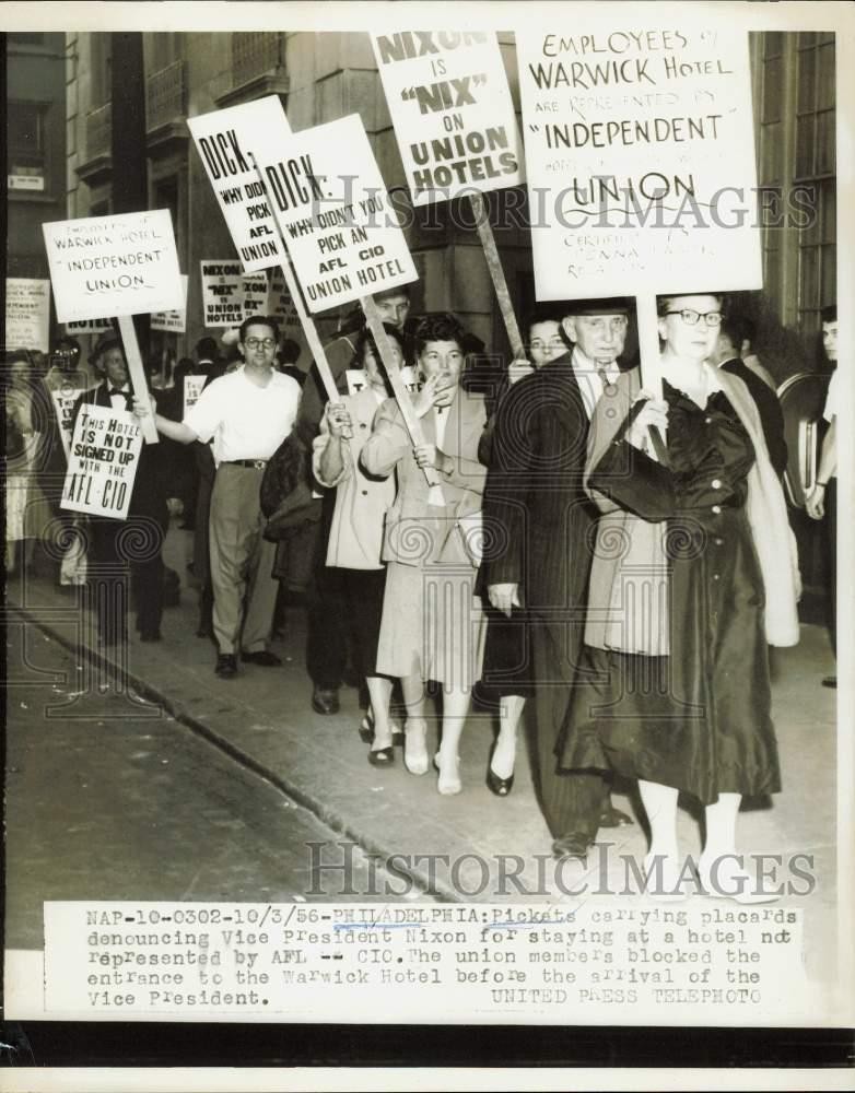 1956 Press Photo Union members block Warwick Hotel before Nixon's arrival, PA