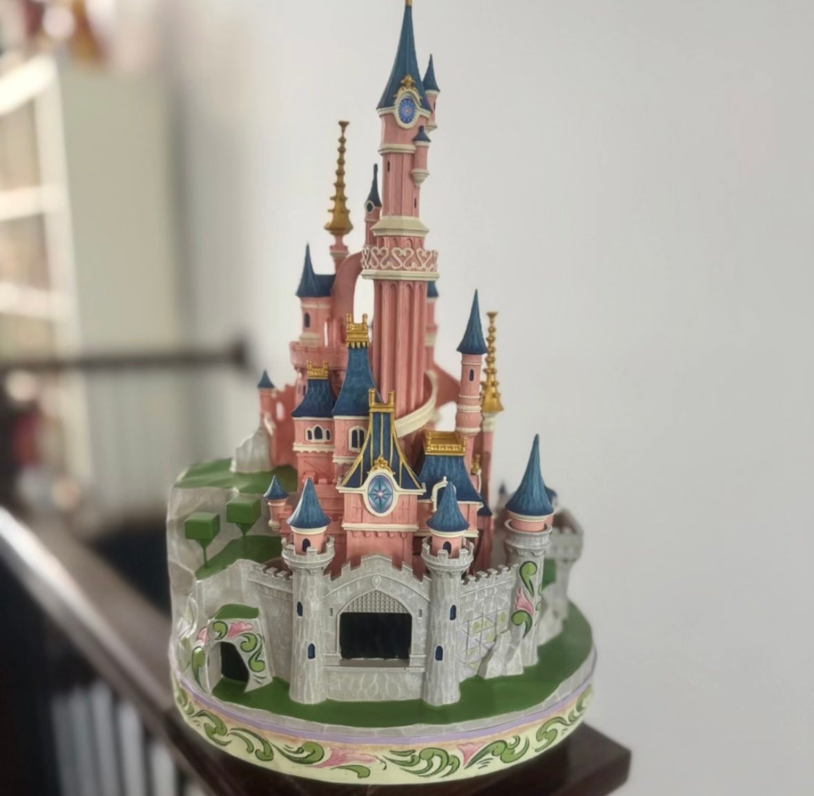New Disney Tradition Sleeping Beauty Castle- Disneyland Paris exclusive NO TARIF