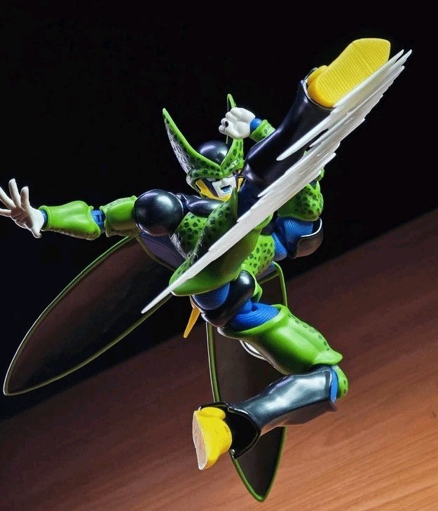 K W STUDIOS PERFECT CELL S.H. FIGUARTS VERSION B Manga Color Deluxe Version