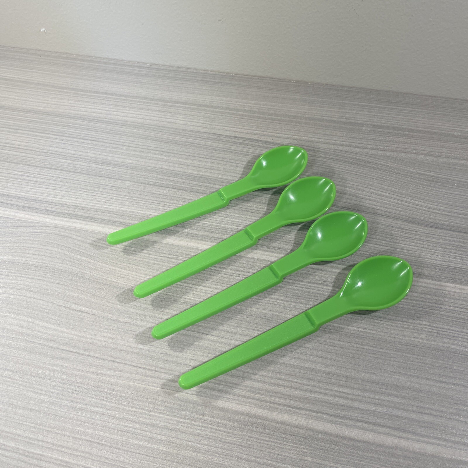 Tupperware Hang On Spoons Set of 4 Lime Green 5-1/2\