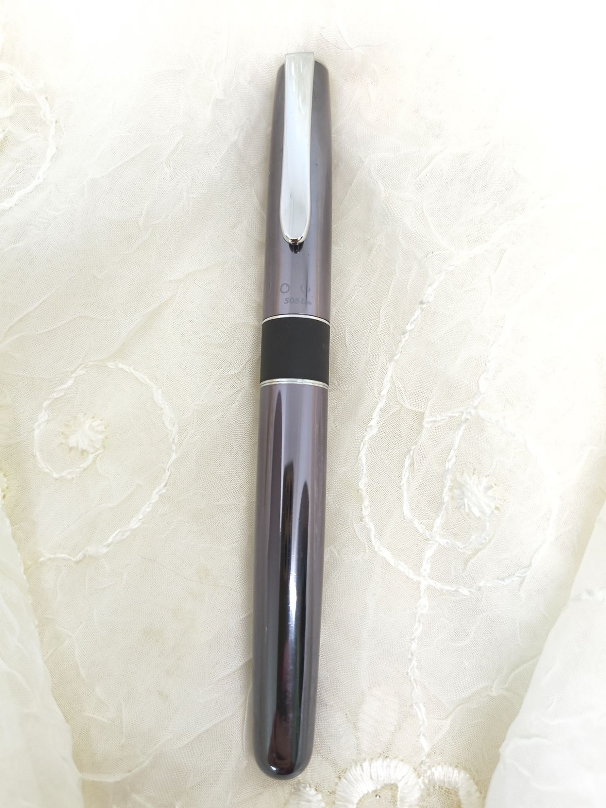 Tombow Zoom 505 BW Metallic Gray / Black Roller ball Pen