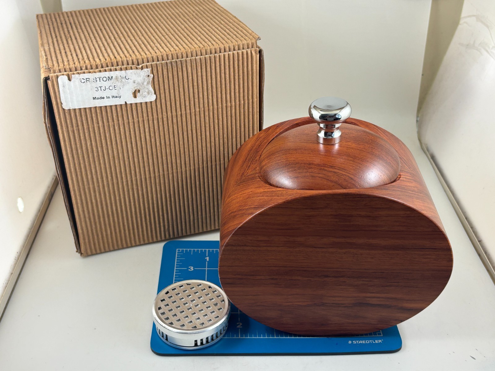 Judd's Excellent Never Used Beautiful Wood Tobacco Humidor