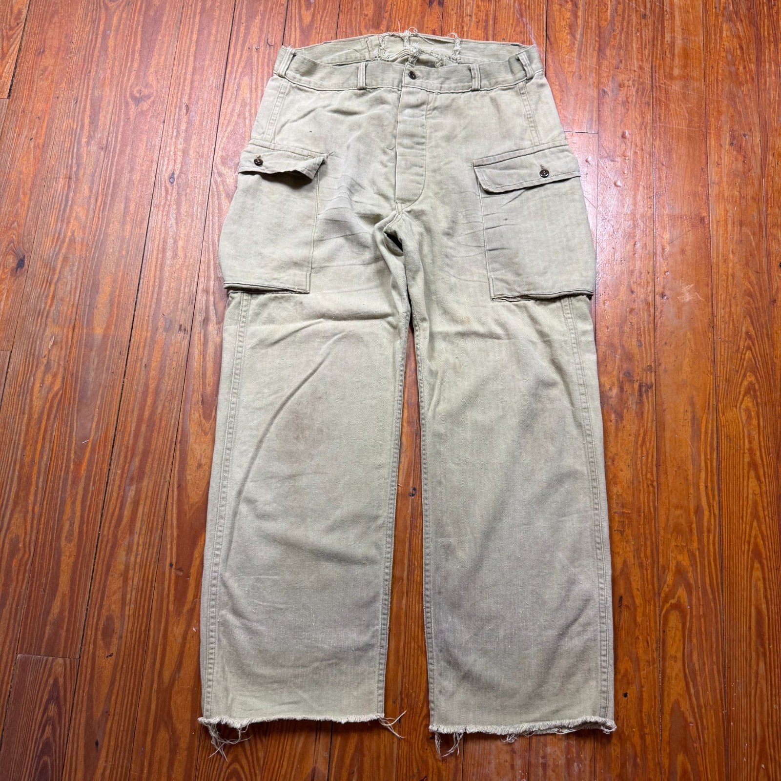 Vintage WWII US Army HBT Cargo Trousers Mens Size 34x28 Herringbone Military 40s