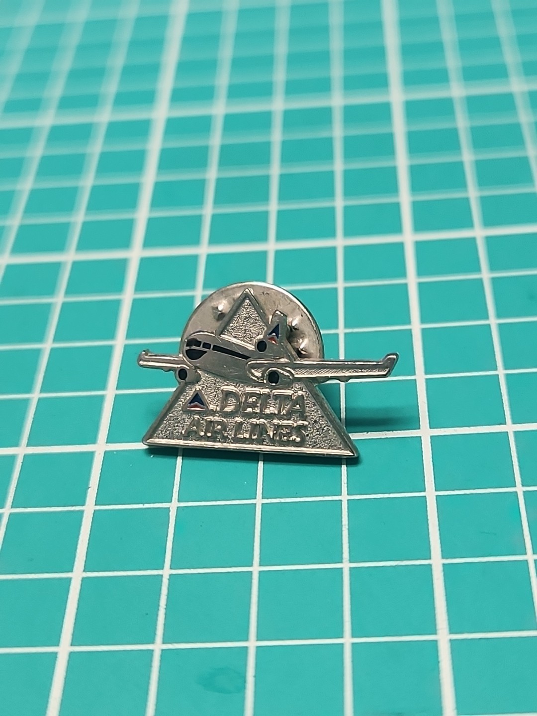 Vtg Delta Airlines Silver Tone Lapel Pin