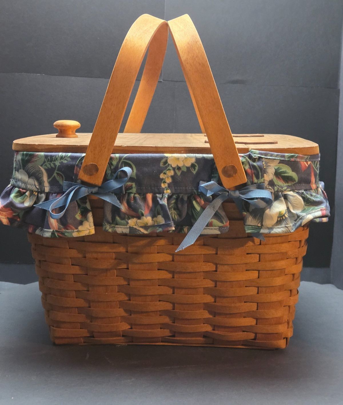 Longaberger 1993 Picnic Basket Wood Lid Floral Liner Leather Handles Complete