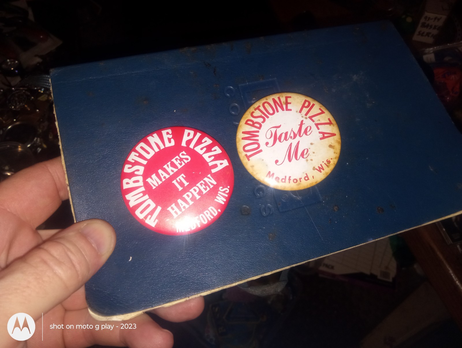 VINTAGE TOMBSTONE PIZZA BUTTON PINBACKS Lot Of 2 displays great fast shipping 