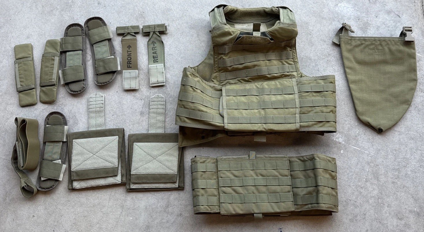 BAE RBAV Releasable Body Armor Vest Plate Carrier Vest Coyote Med W/inserts
