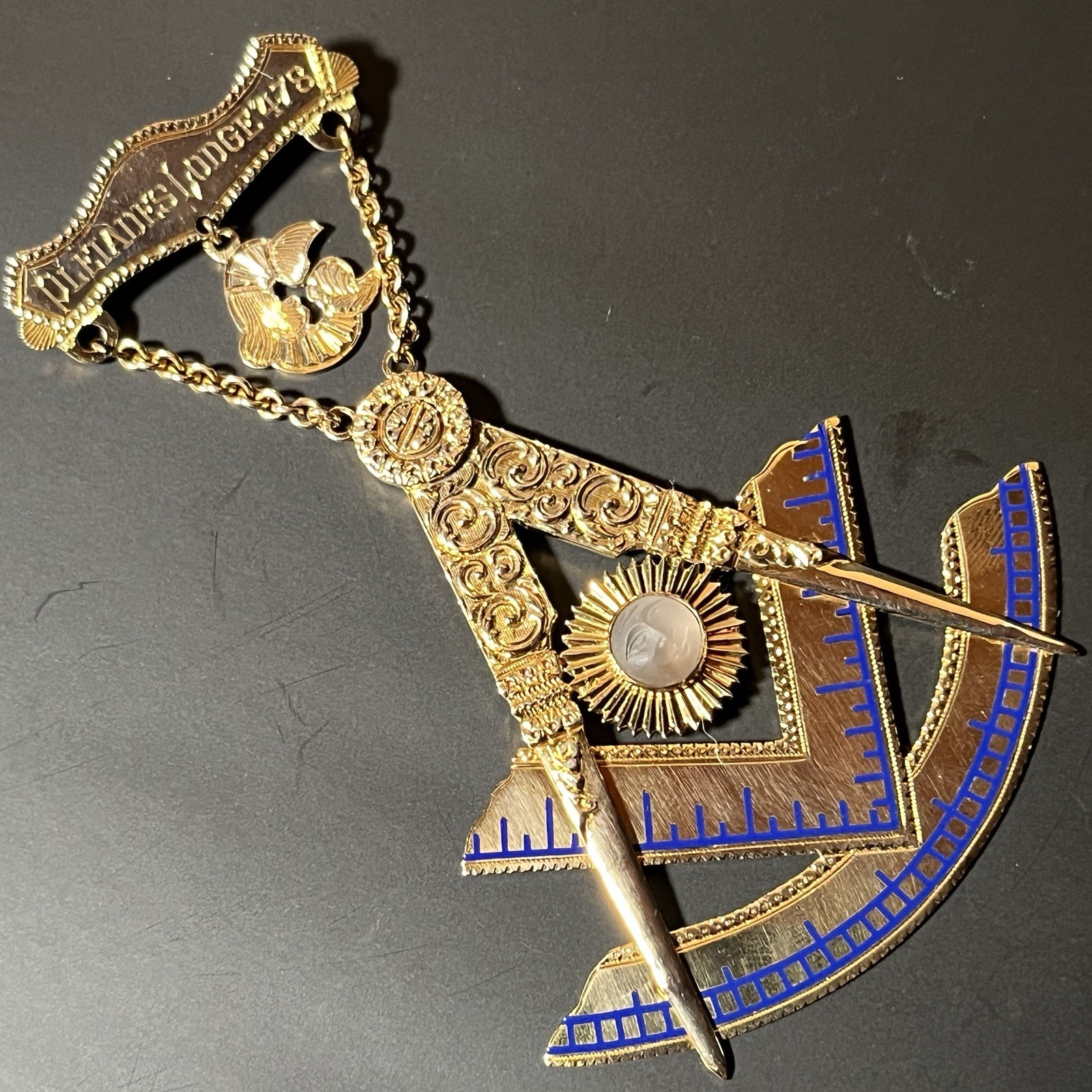 Vintage 10K Gold Masonic Past Master Jewel  23.8g