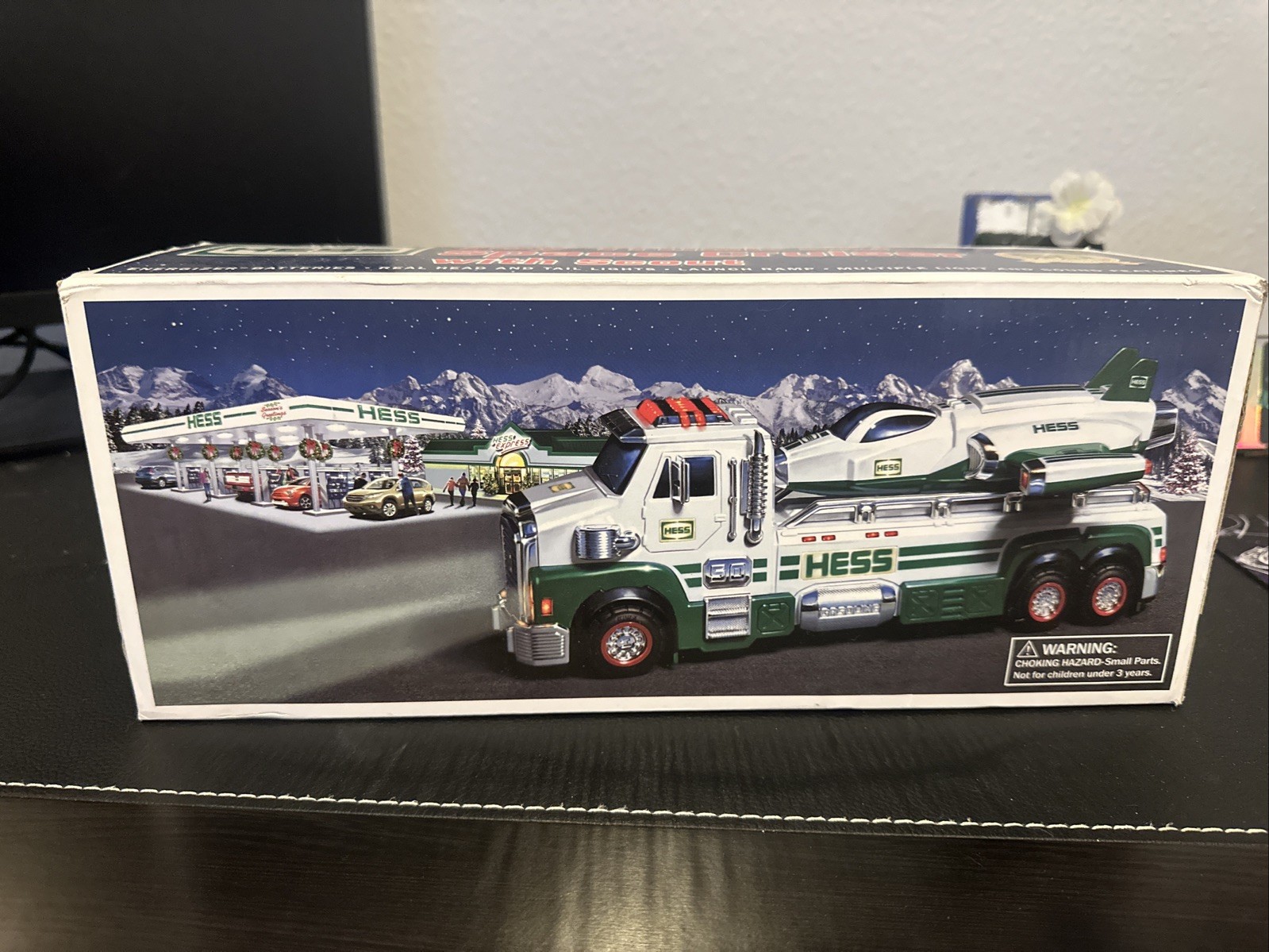 Hess 2014  Toy Truck and Space Cruiser - White - BRAND NEW MINT