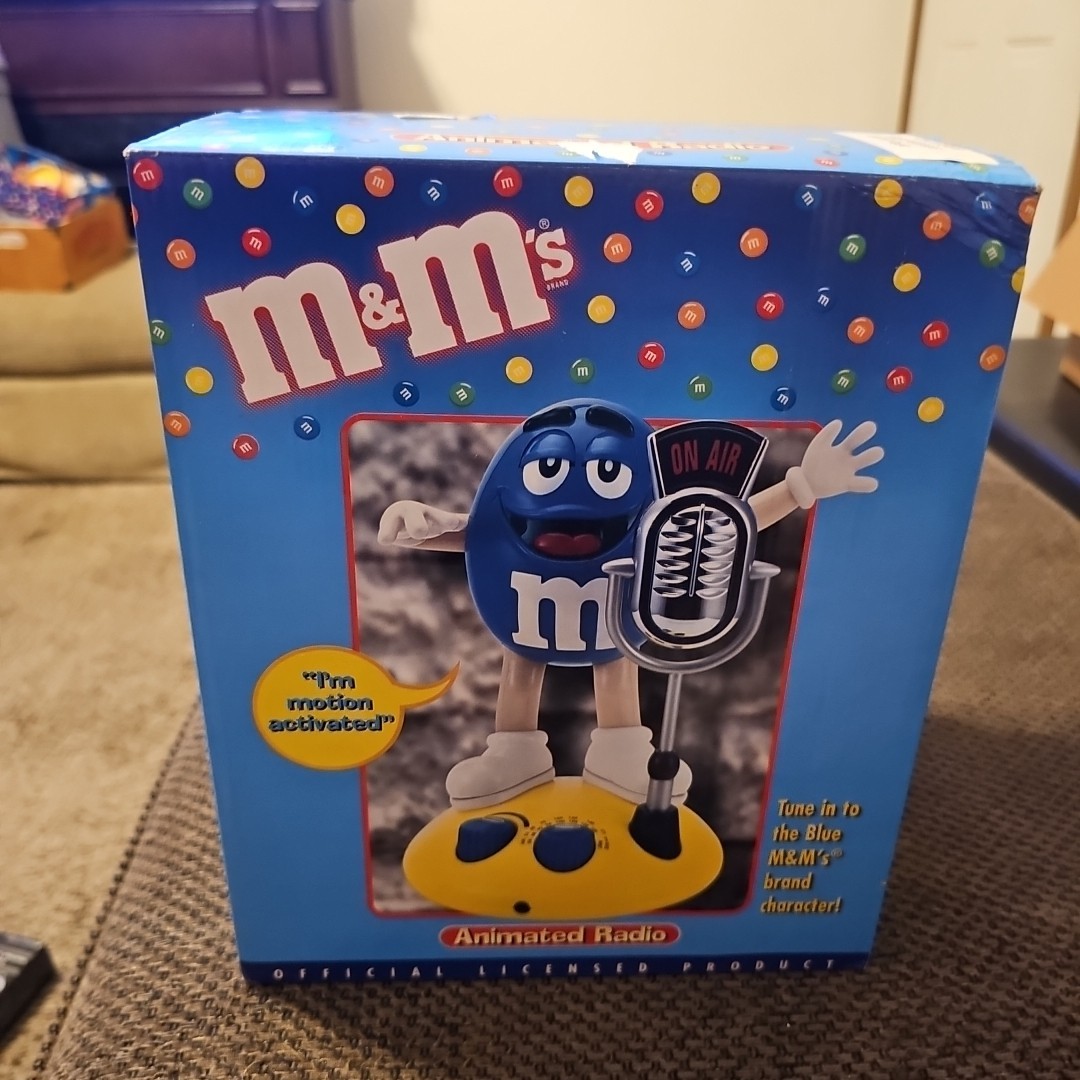 M&M\'s Animated AM/FM Radio - Blue M&M