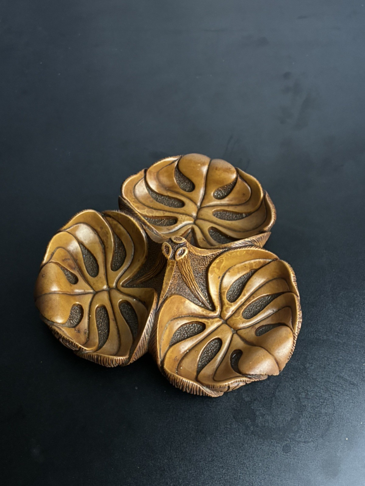 Vintage Coco Joe’s Hapa-Wood Monstera Leaf Server Nut Candy Dish Hawaii 8\