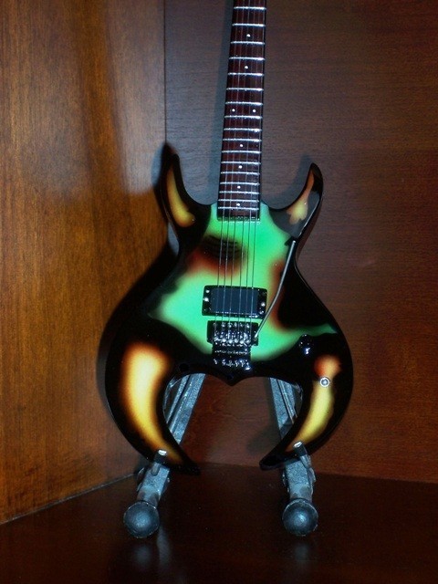 Miniature Guitar GWAR FLATTUS MAXIMUS Memorabilia FREE Stand GIFT DISPLAY