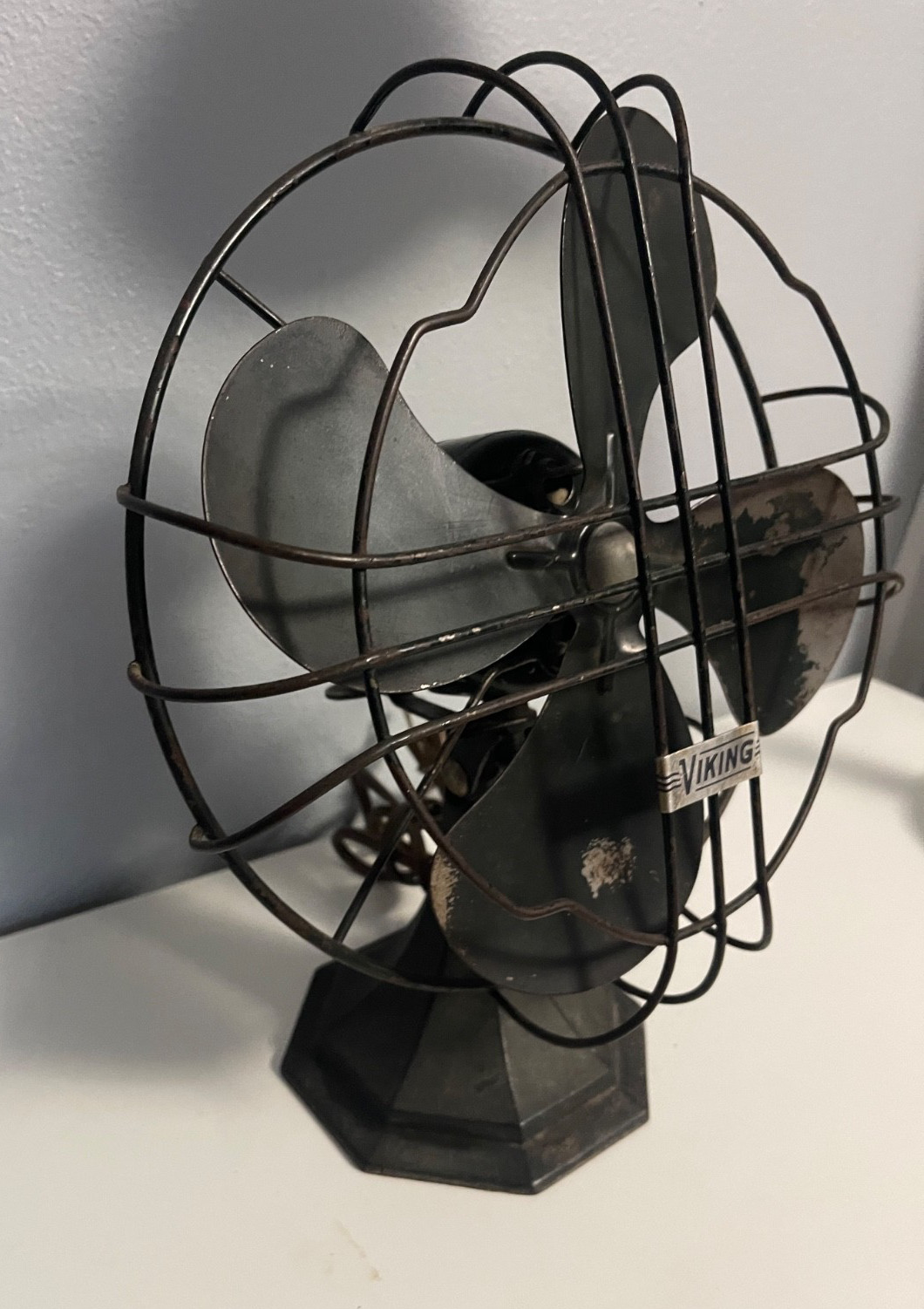 ANTIQUE 1930's  Art Deco Industrial Era Viking Oscillating Desk Fan-WORKS