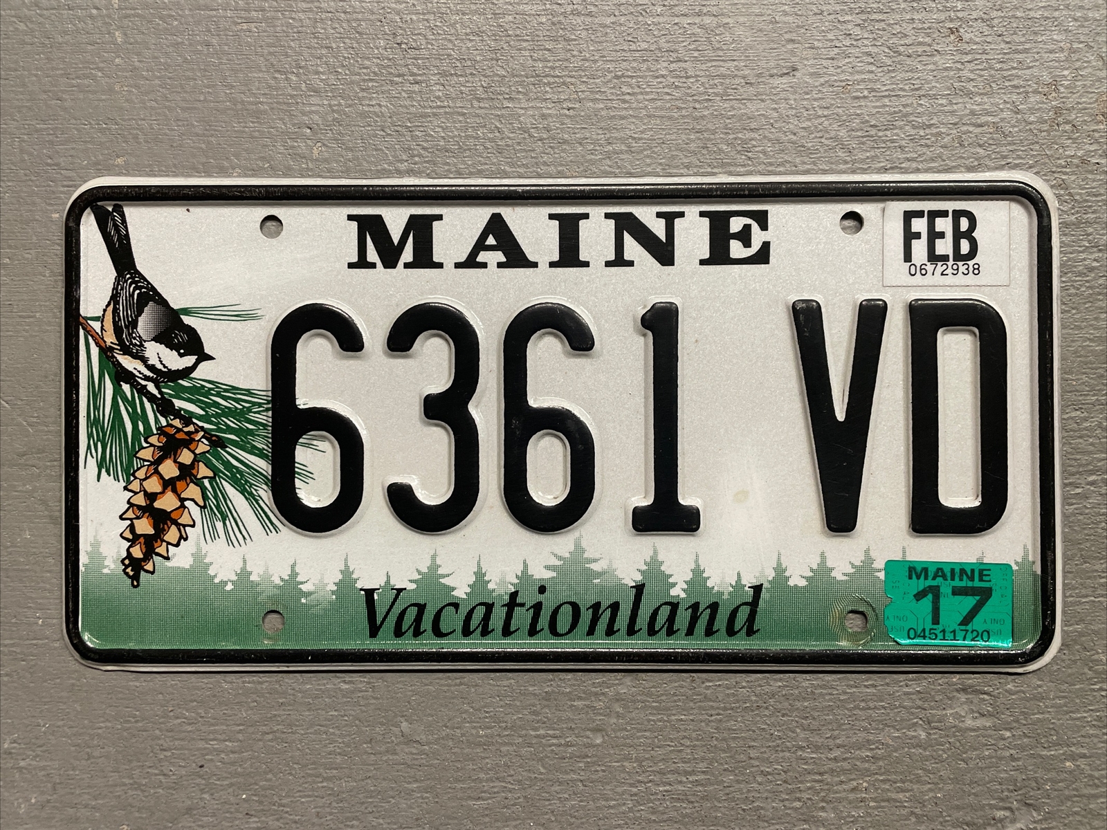 VINTAGE MAINE LICENSE PLATE PINE CONE/CHICKADEE RANDOM LETTERS/ NUMBERS FAIR