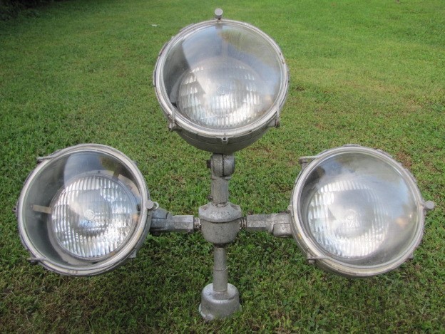 Vintage 1950's STONCO 3 Head FLOOD LIGHT FIXTURE Space Age INDUSTRIAL Pat Pend