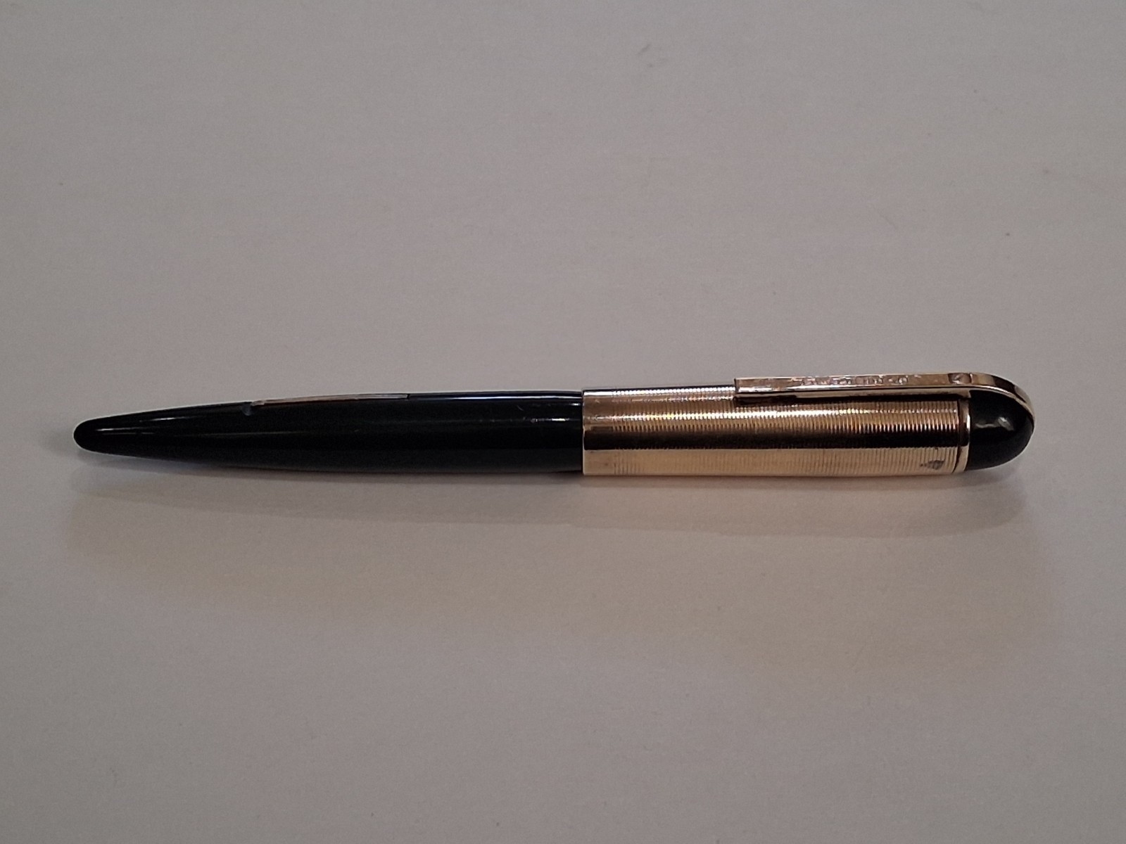 Vintage Eversharp Skyline Fountain Pen 14k gold nib & gold-filled cap UNTESTED