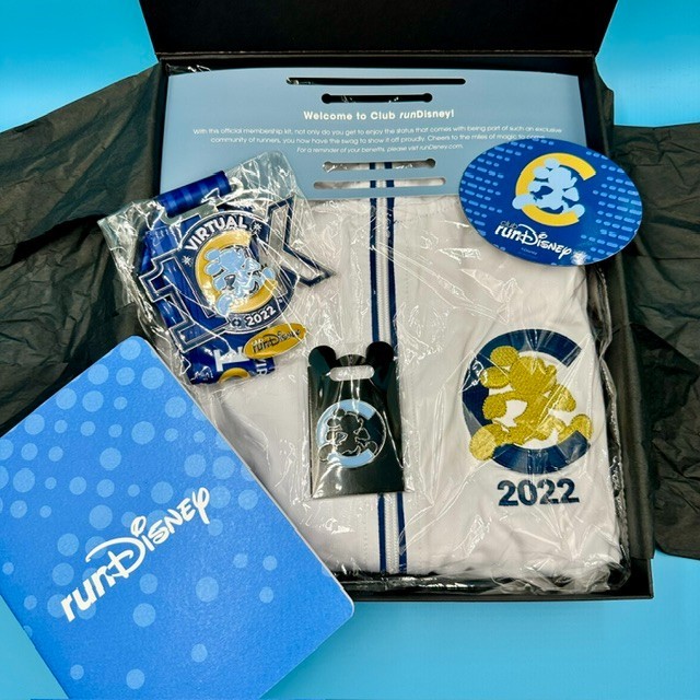 Official 2022 Club RunDisney member box w/ Women's Med Club Jacket - Brand New