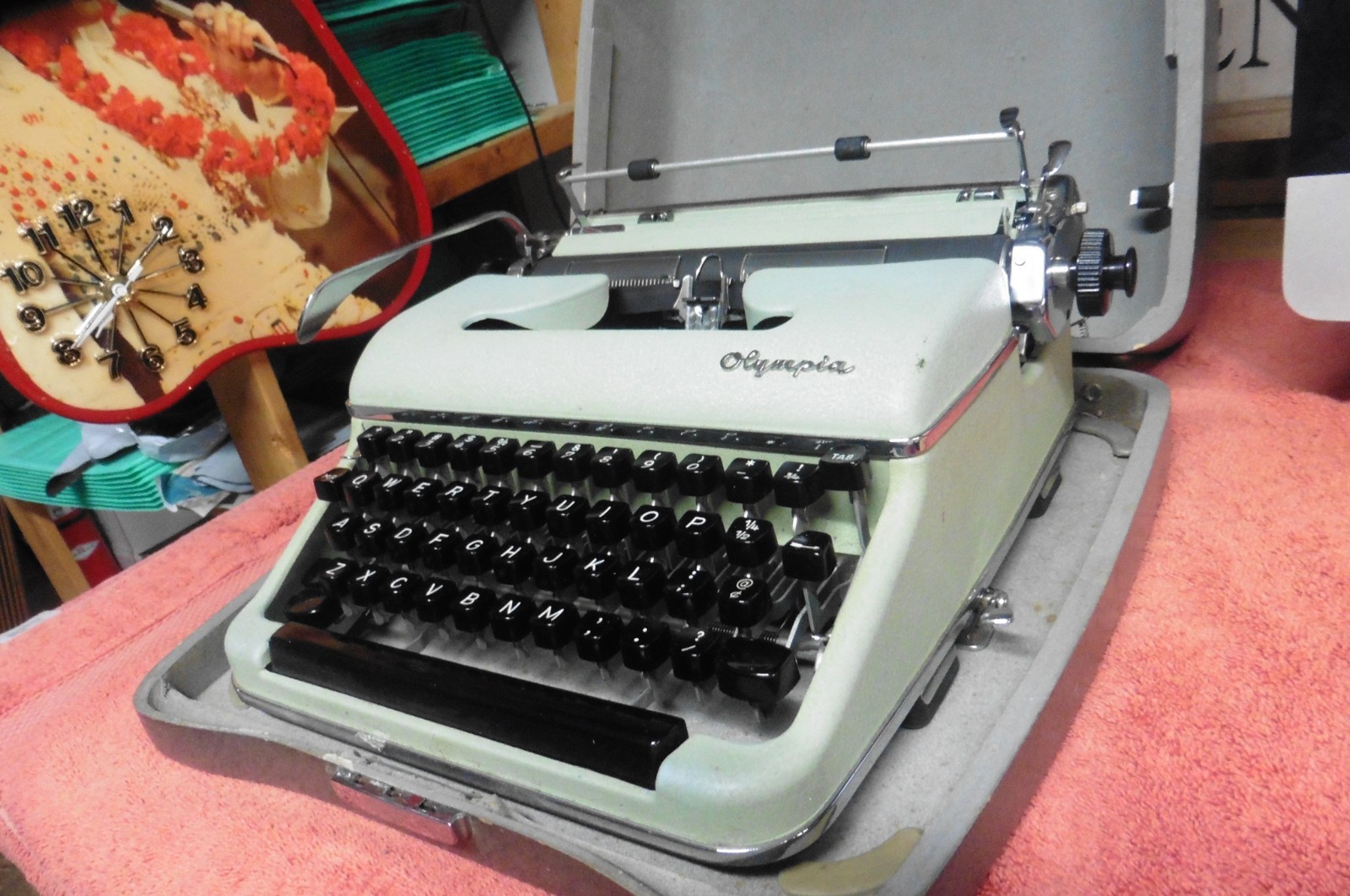 Rare Olympia SM3 Deluxe Typewriter with original case