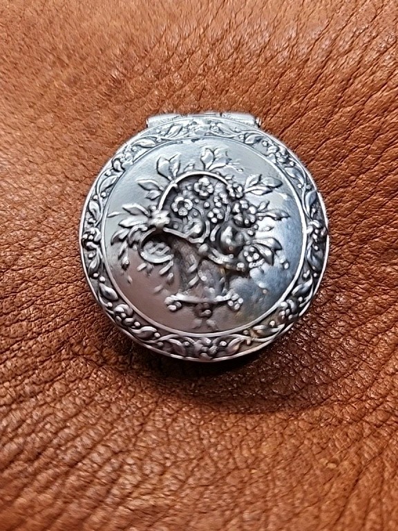 Vintage MMA Metropolitan Museum of Art Silvertone Pill Trinket Box