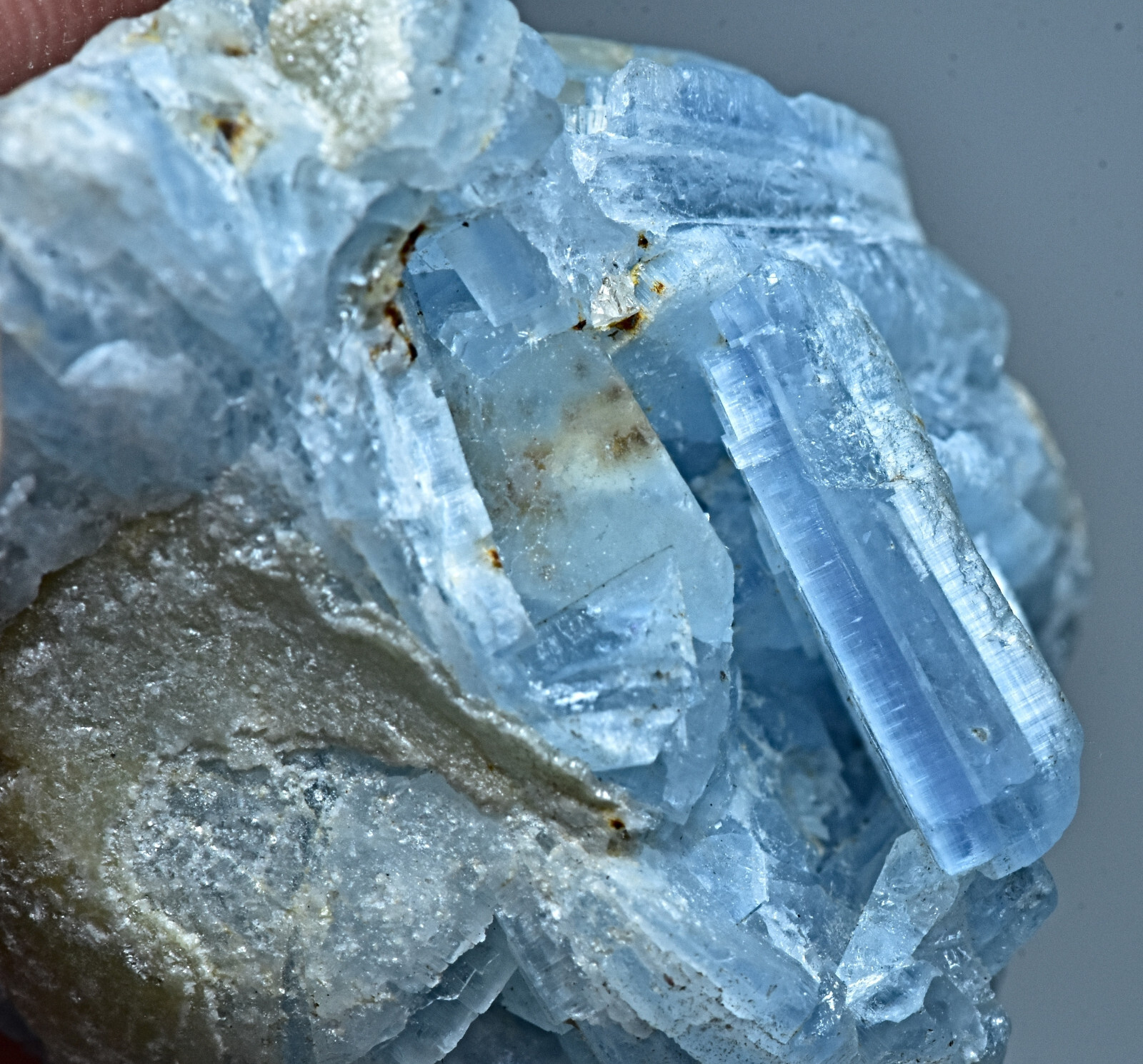 Unusual Vorobyevite Beryl Rosterite Crystal Bunch From Badakhshan Afg 65 Carat