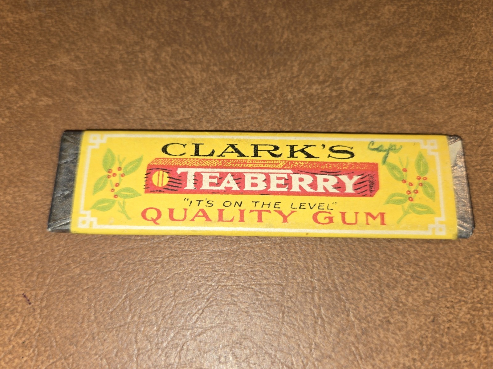ANTIQUE 1926 CLARK'S TEABERRY QUALITY CHEWING GUM STICK UNUSED IN YELLOW WRAPPER