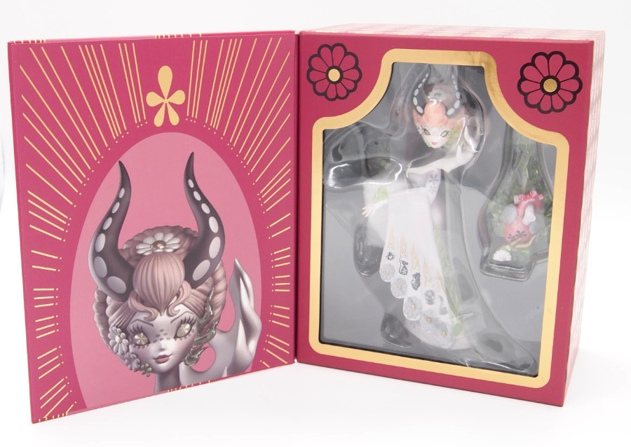 Kidrobot x Junko Mizuno WITCH QUEEN WHITE 8