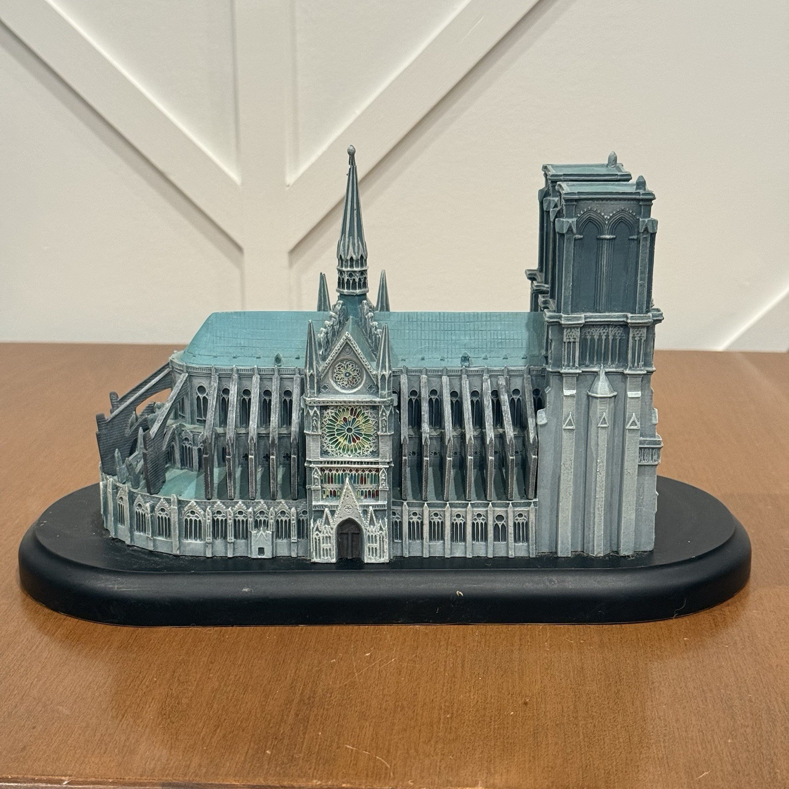 LENOX THE CATHEDRAL OF NOTRE DAME World Churches 1994 Oval Display Base Decor