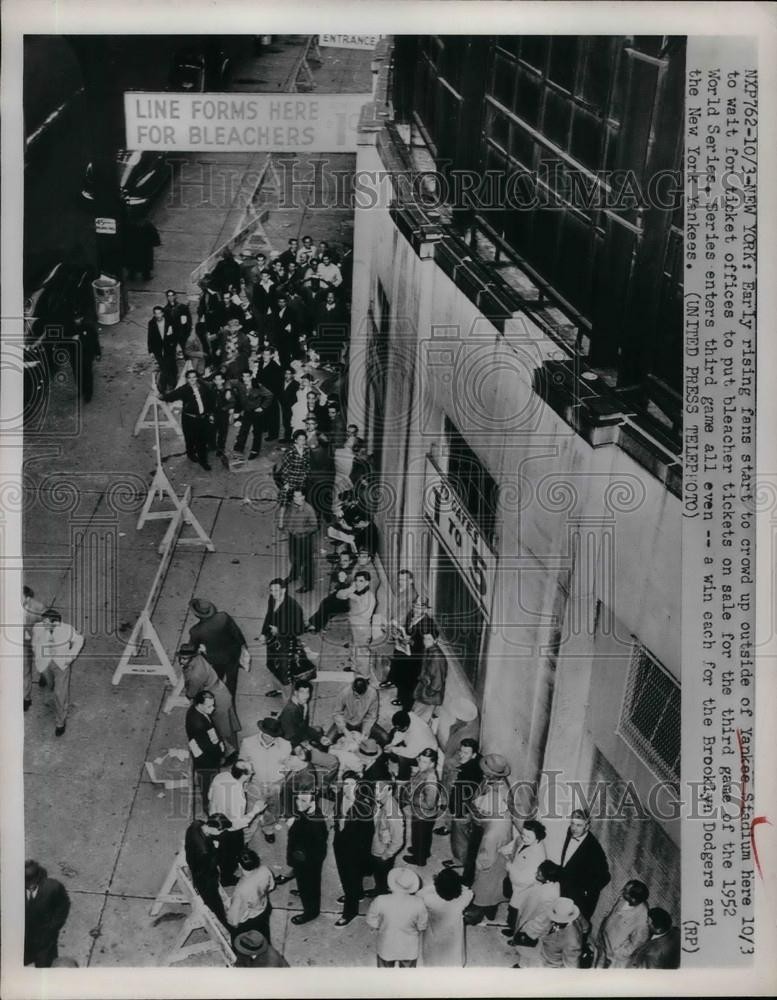 Press Photo Crowd Outside Yankee Stadium Waiting For Bleacher Tickets