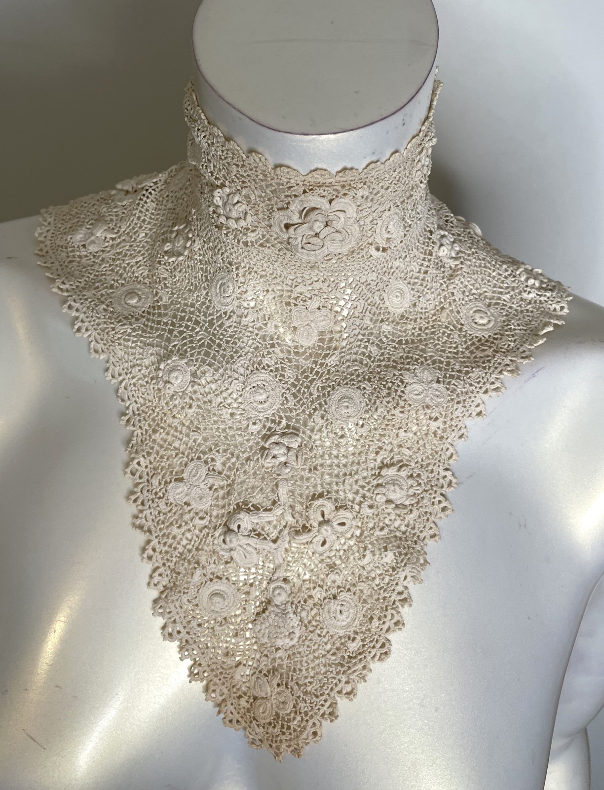 Antique Ivory Irish Crochet Bobbin Lace Floral Collar 1900s Victorian Edwardian