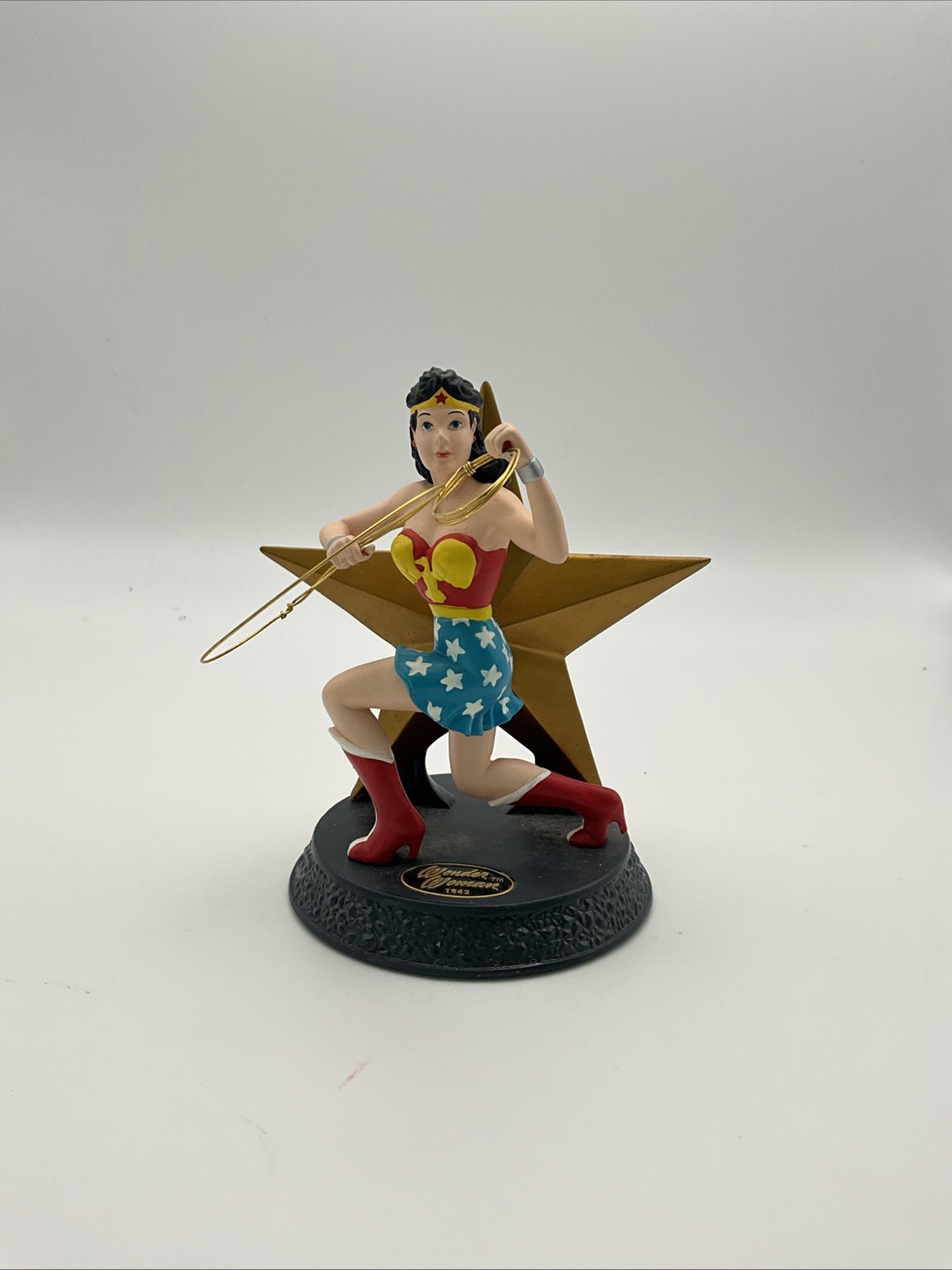 Hallmark Golden Age Wonder Woman Figurine DC 1996 – “Champion Of Freedom” #1