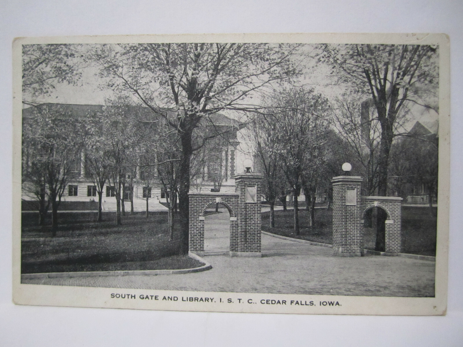 SOUTH GATE & LIBRARY IOWA STATE TEACHERS COLLEGE POSTCARD CEDAR FALLS IA 1918