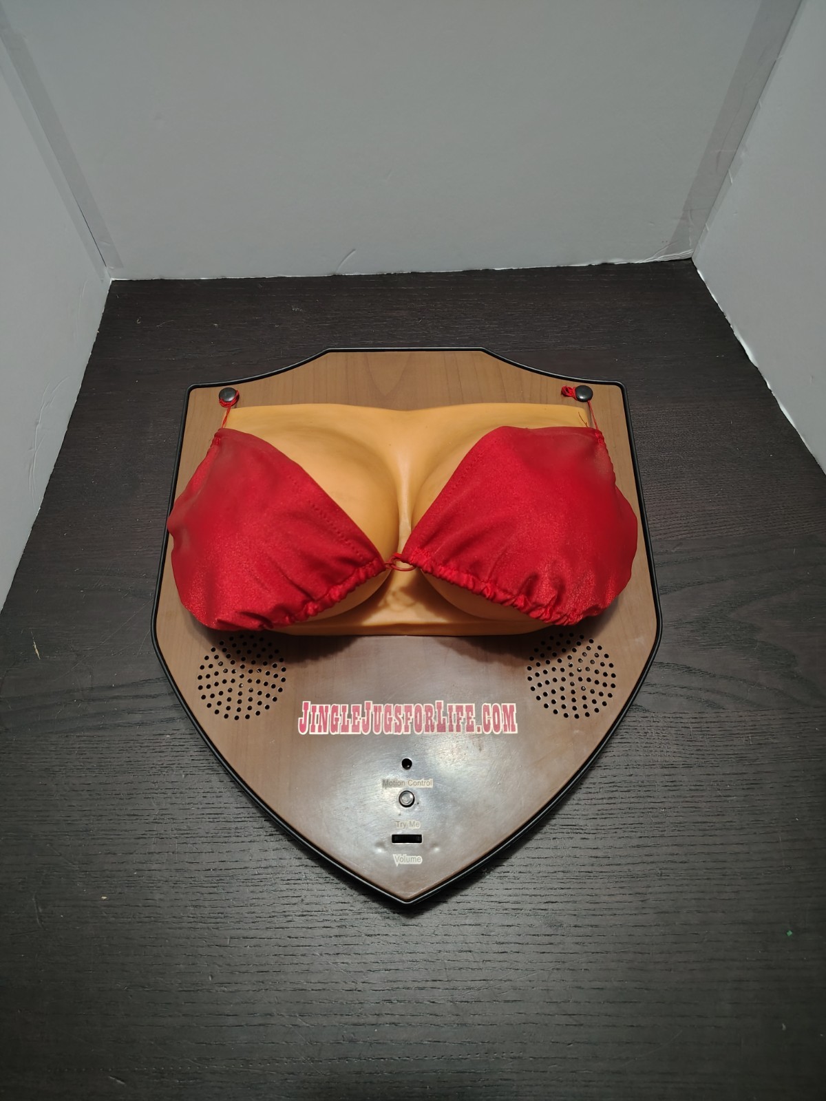 Vtg Jingle Jugs “The Trophy Rack” Sings and Moves On Plaque RARE Gag Gift 