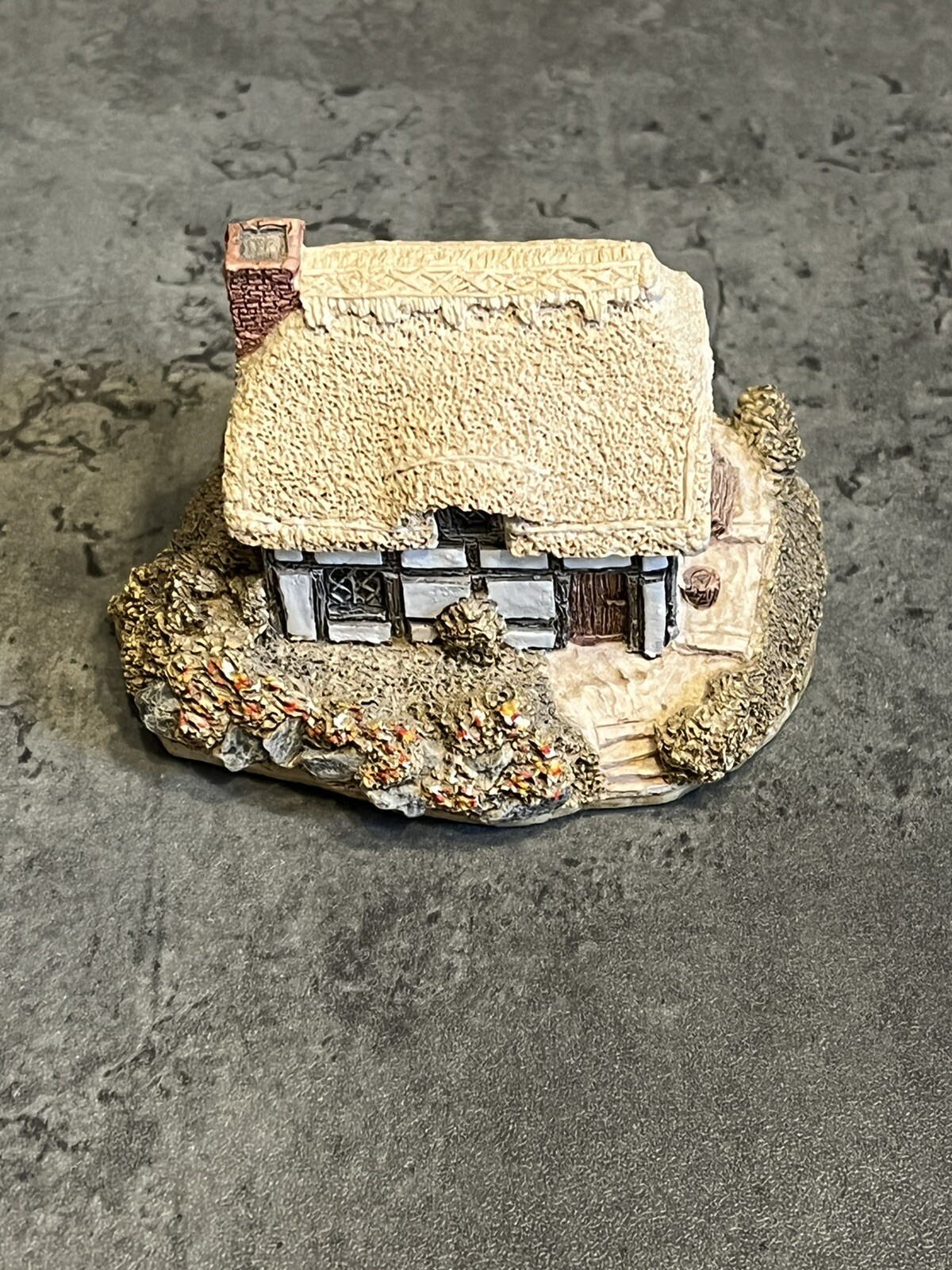 Lilliput Lane The Riverview Version 1 Miniature Masterpiece