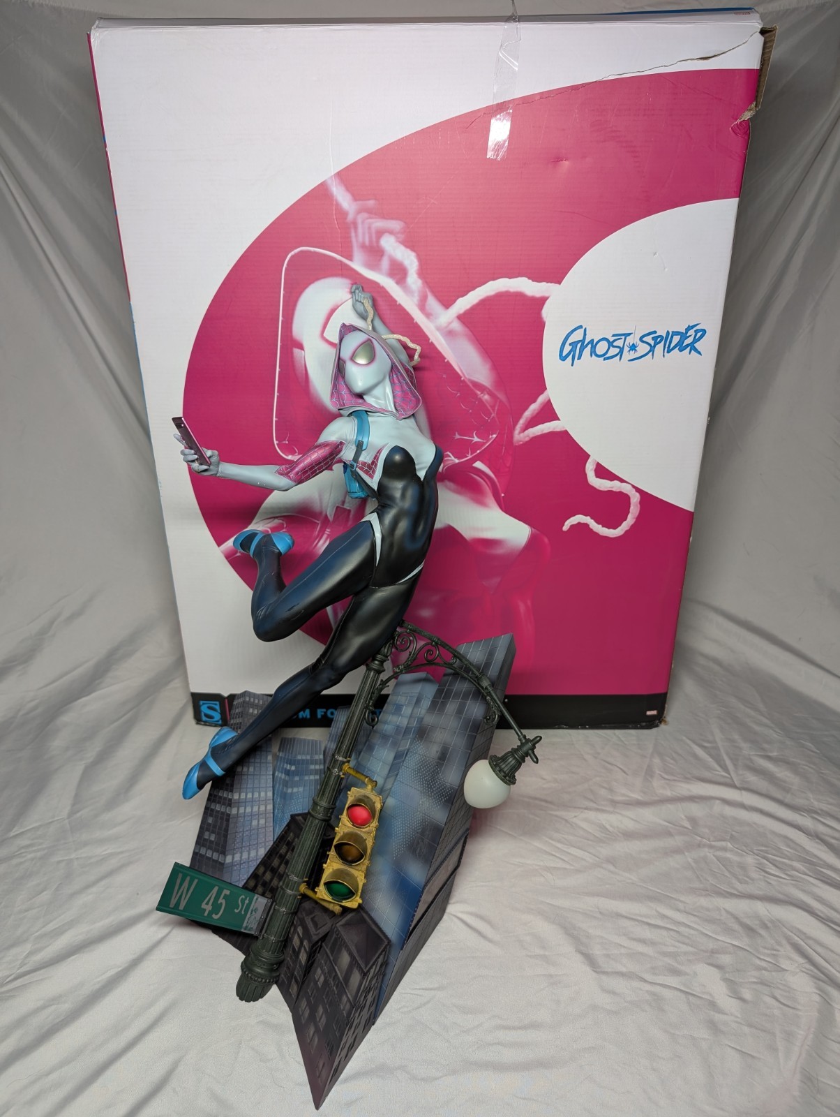 Marvel Ghost-Spider Premium Format Figure Sideshow Collectibles DAMAGED
