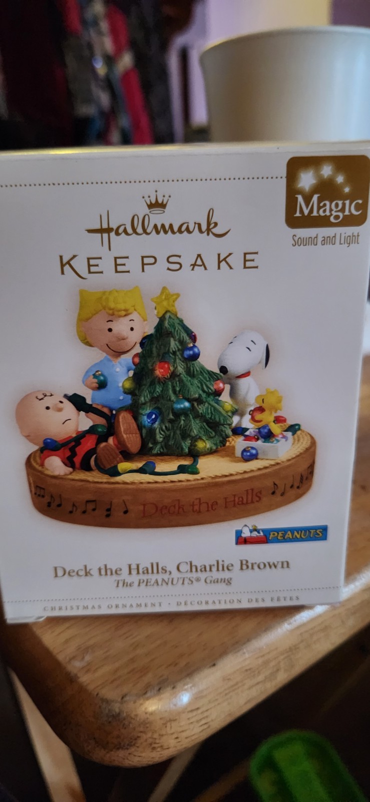 Hallmark Keepsake 2006 Peanuts Deck the Halls Charlie Brown Magic Ornament