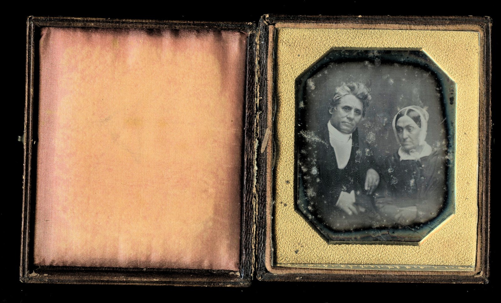 1840s 1/6 Daguerreotype Photo Preacher / Reverend (?) Holding Book & Wife