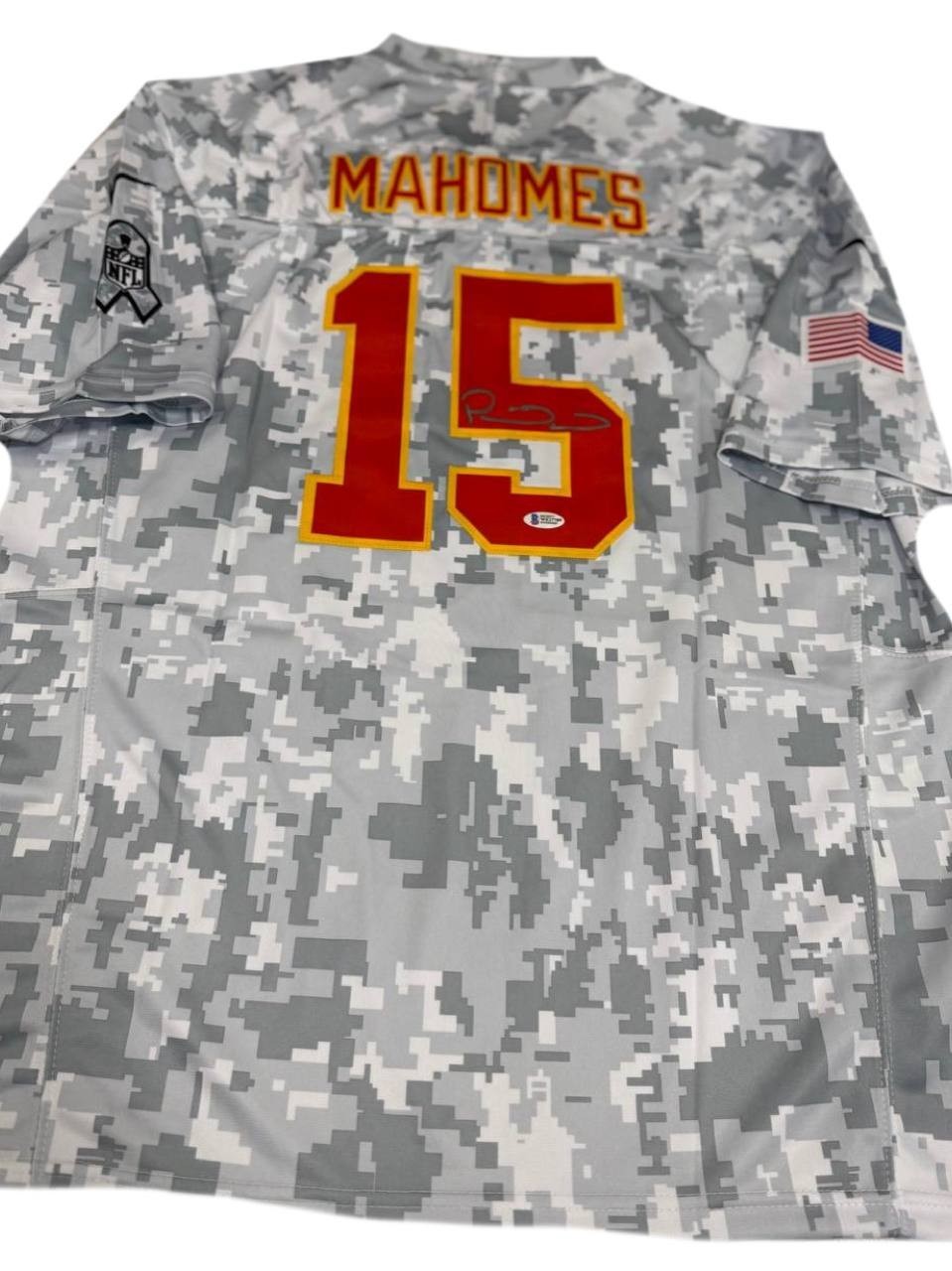 Signed PATRICK MAHOMES (Player NFL) KC Chiefs Autographed BAS COA