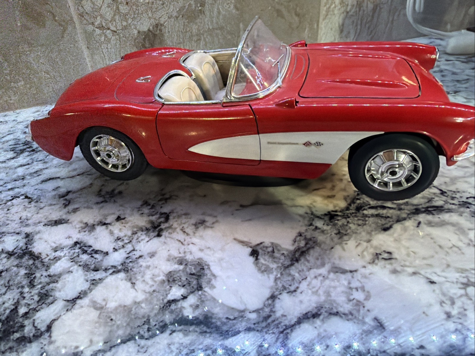 Burago 1957 Little Red Corvette Diecast Convertable Doors & Hood Open 1/18 Scale
