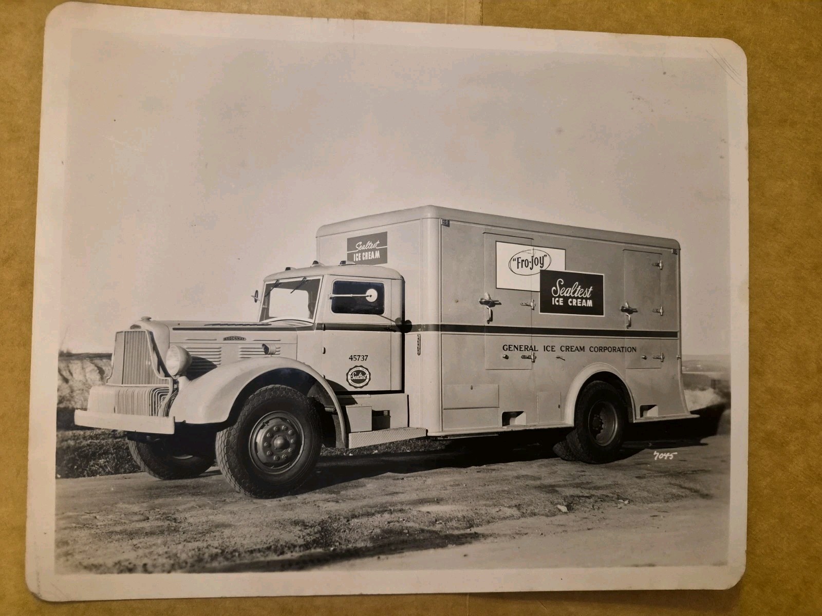 1940\'s Brockway Sealtest  Fro-Joy Ice-cream Truck 8\