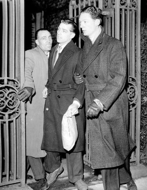 James Powers leaves Wormwood Scrubs Prison after he two other - 1956 Old Photo